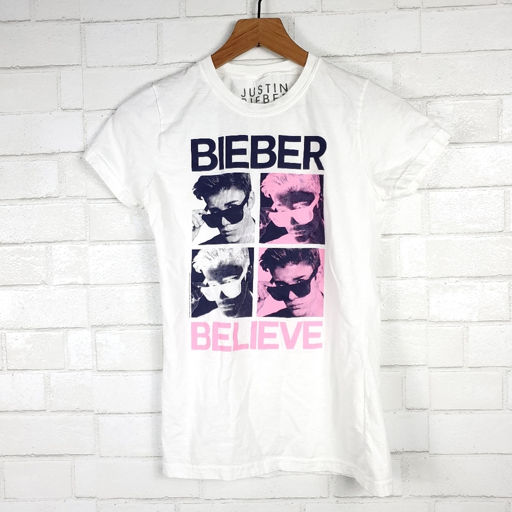 3/$25 Justin Bieber Graphic Tee | Size M